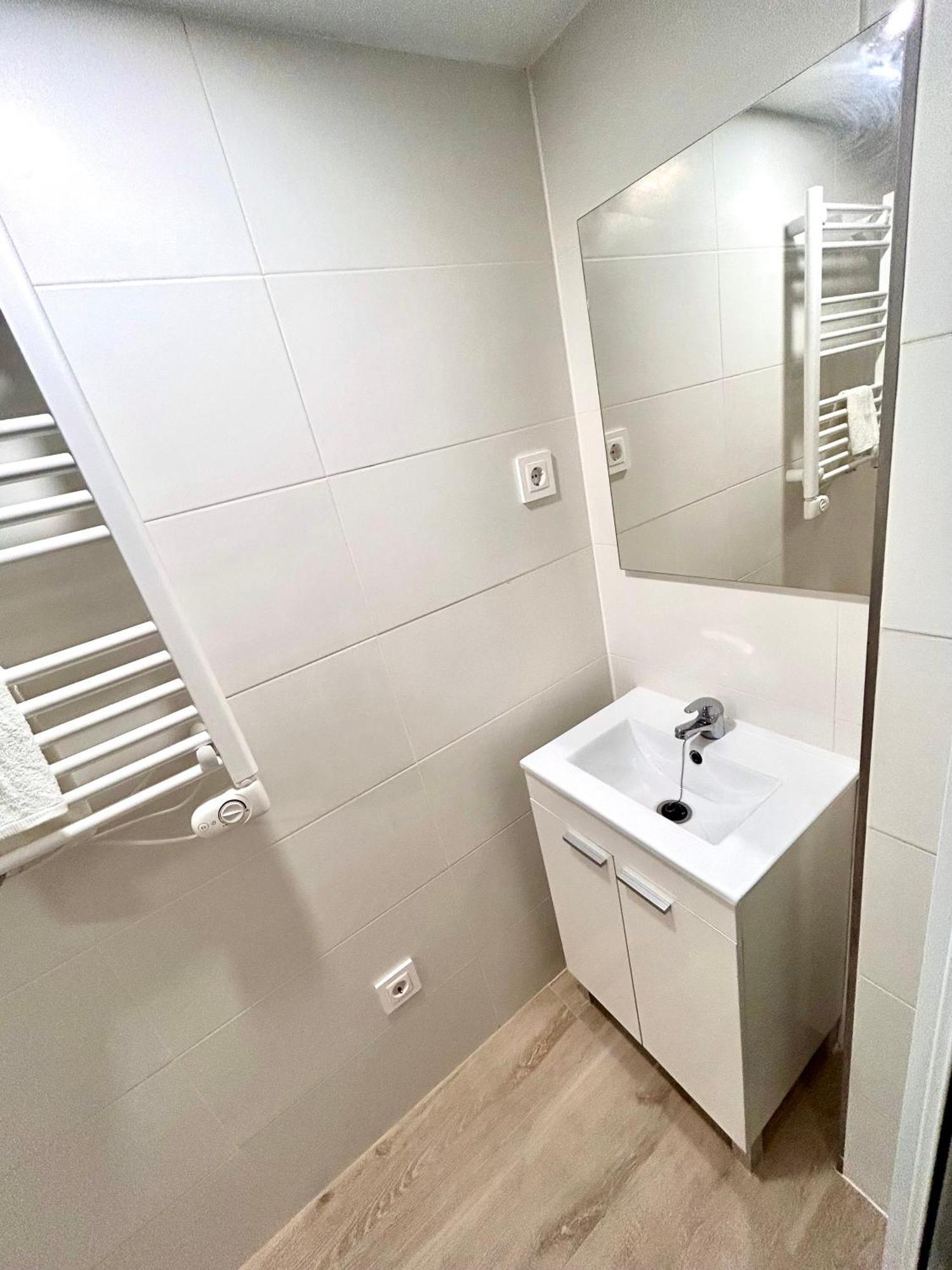 Apartamentos Ribadeo Madrid Bagian luar foto