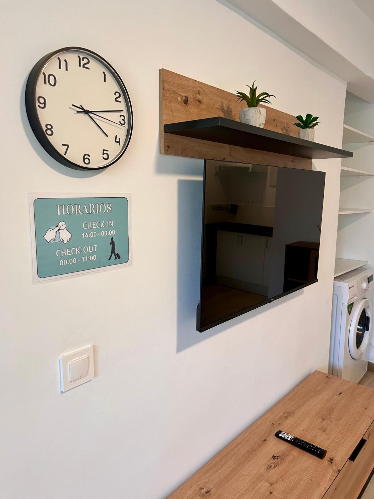 Apartamentos Ribadeo Madrid Bagian luar foto