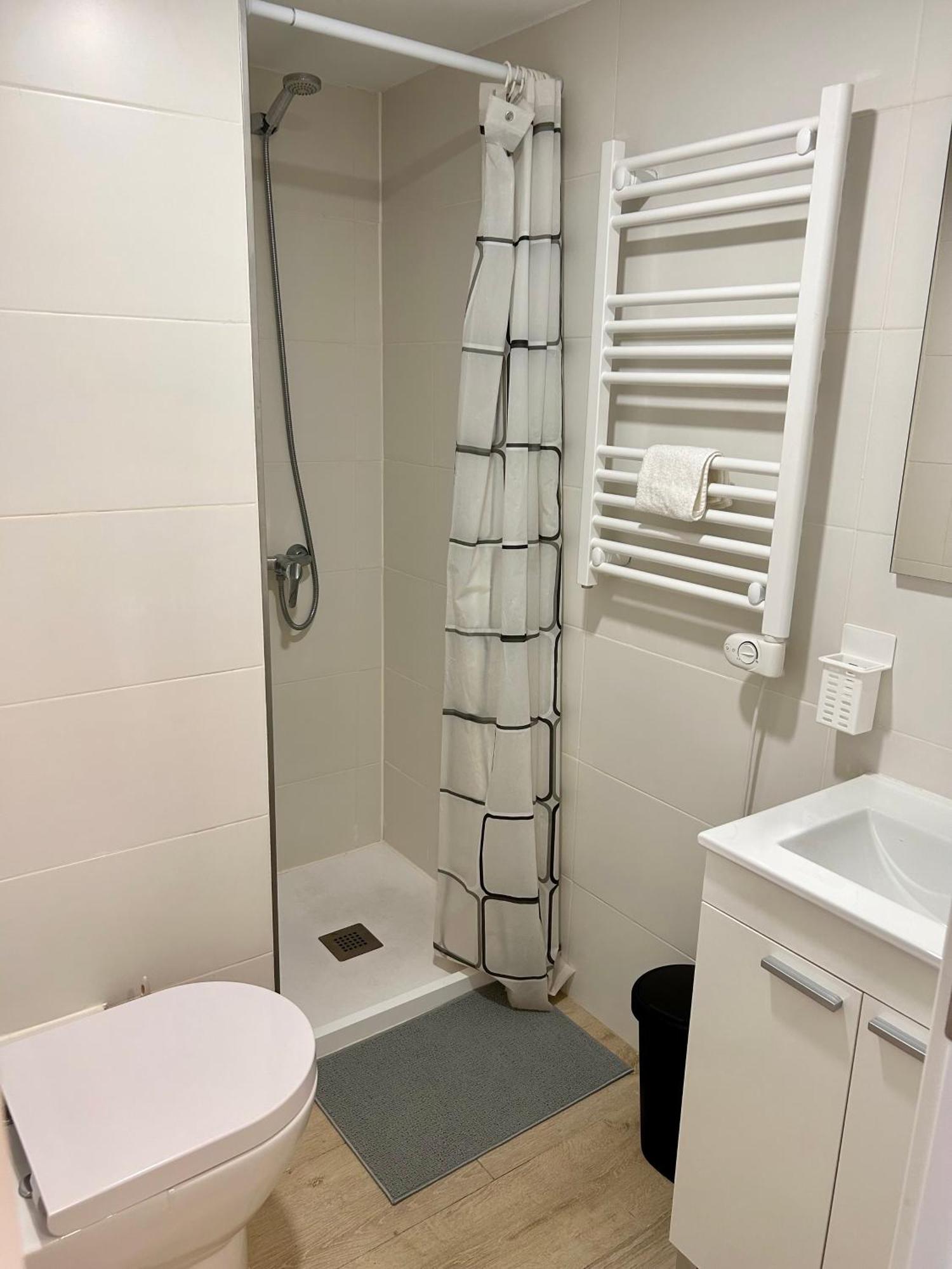 Apartamentos Ribadeo Madrid Bagian luar foto