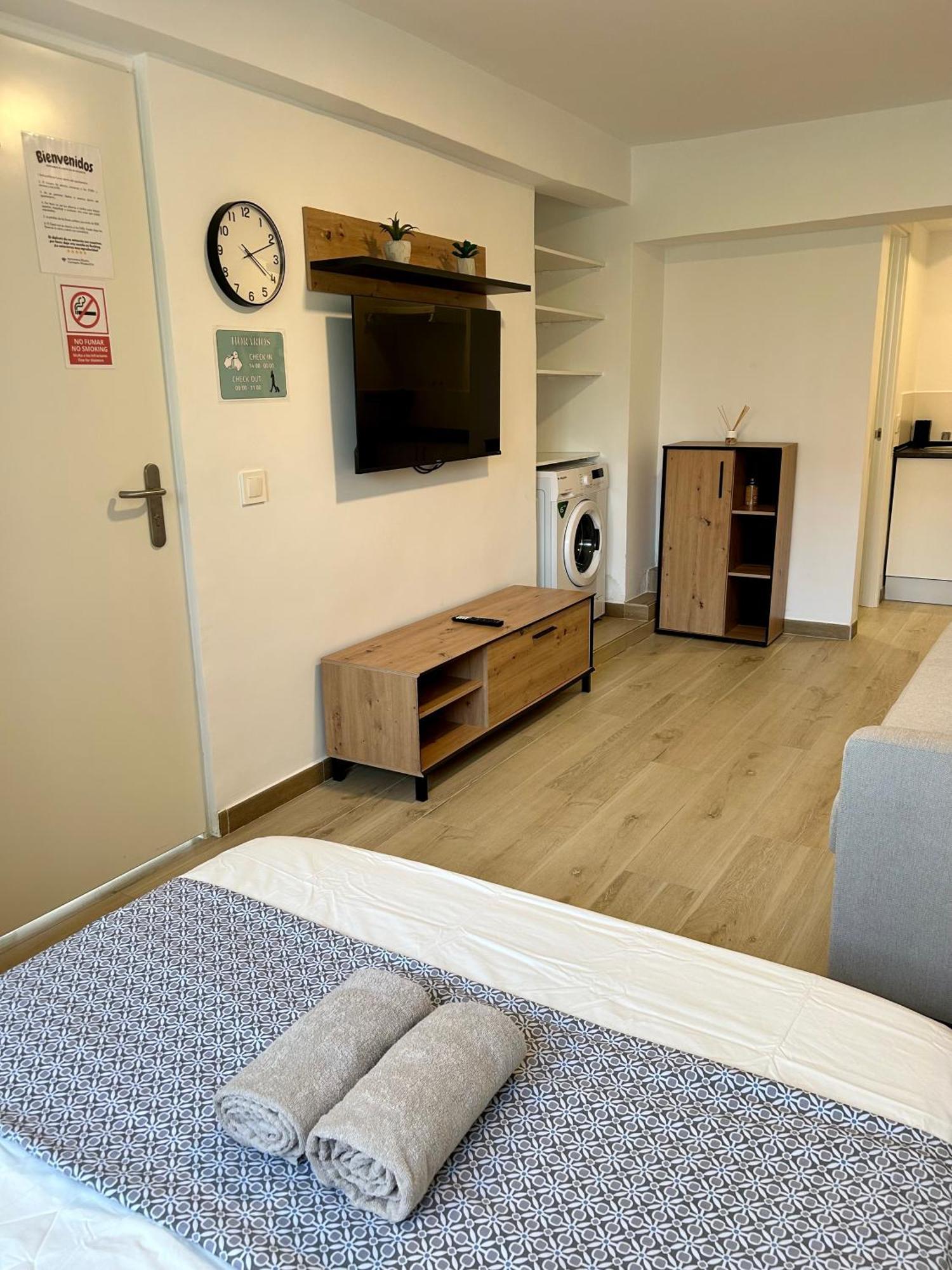 Apartamentos Ribadeo Madrid Bagian luar foto