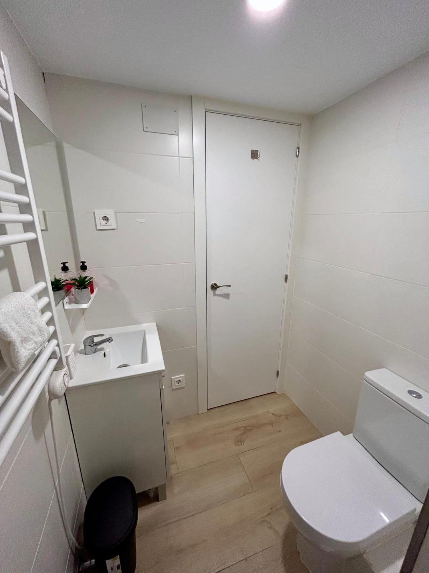 Apartamentos Ribadeo Madrid Bagian luar foto