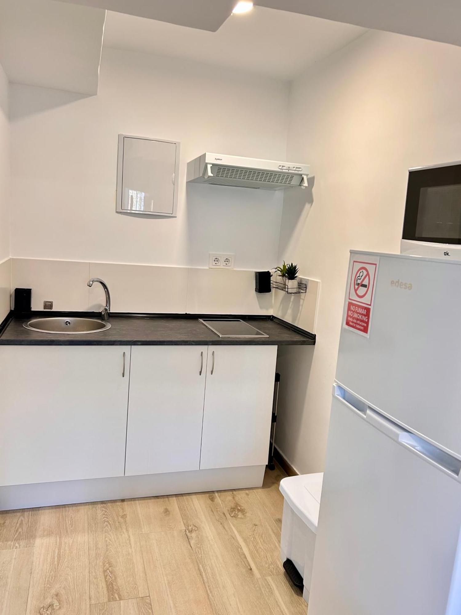 Apartamentos Ribadeo Madrid Bagian luar foto